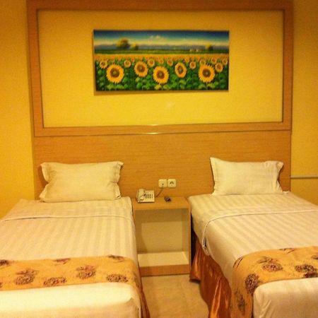 Biringkanya Hotel Paramount מראה חיצוני תמונה