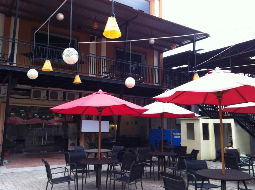 Biringkanya Hotel Paramount מראה חיצוני תמונה