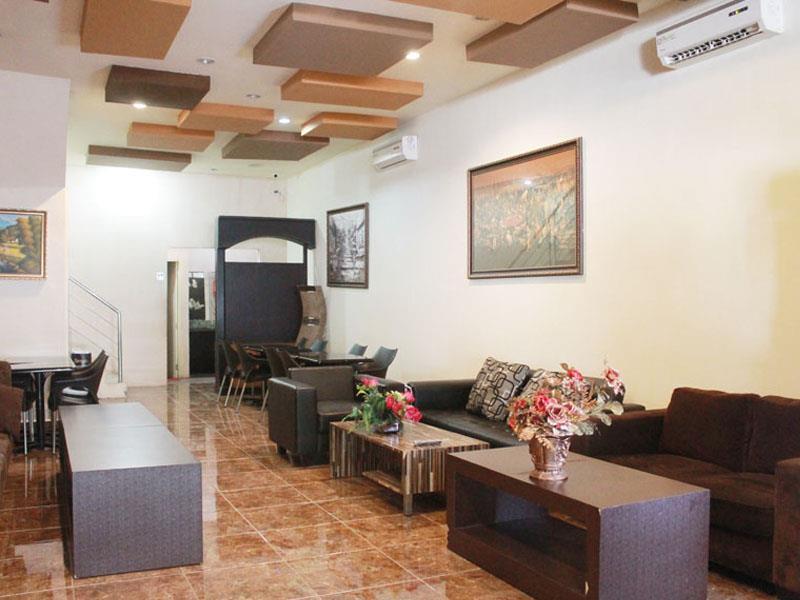 Biringkanya Hotel Paramount מראה חיצוני תמונה