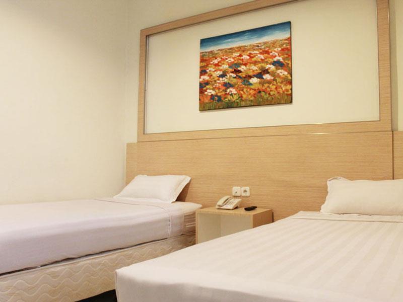 Biringkanya Hotel Paramount מראה חיצוני תמונה