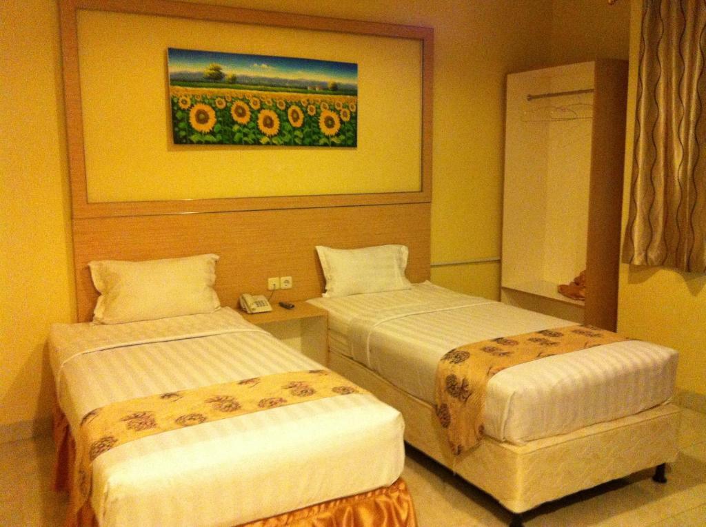 Biringkanya Hotel Paramount מראה חיצוני תמונה