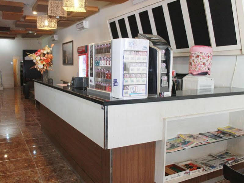 Biringkanya Hotel Paramount מראה חיצוני תמונה